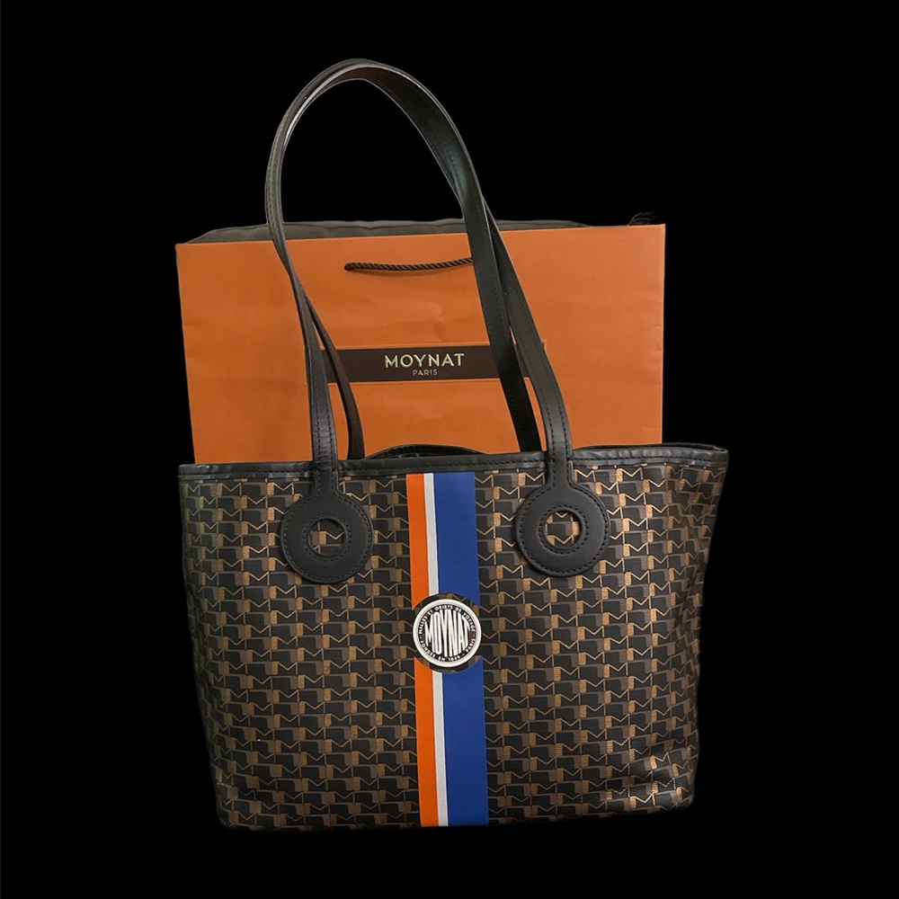 Oh cabas tote pm pre loved. With a minor mark on inside .